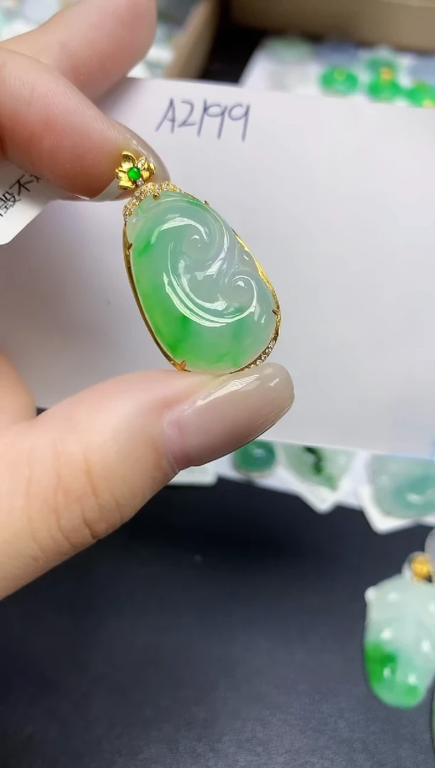 颈饰18K金镶嵌翡翠天然缅甸翡翠A货翡翠百元以上9元证书费自理