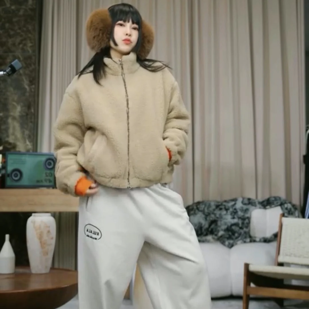 infobyfive2025秋冬正反两穿毛绒绒内衬格子外套贰NF0510037