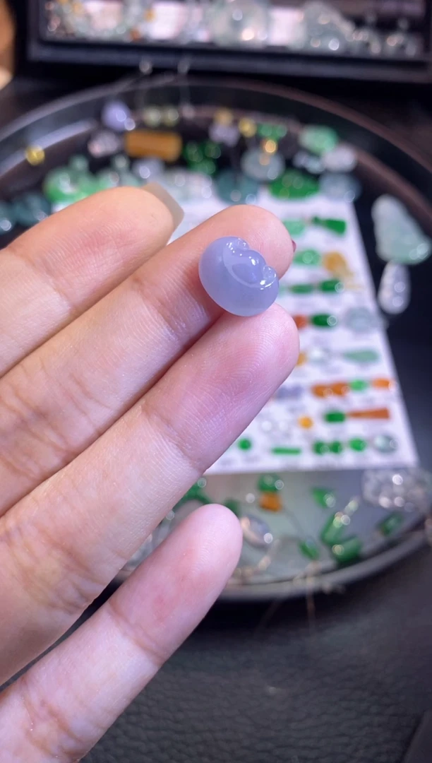 翡翠摆件未镶嵌如意