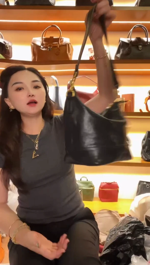 水牛皮（革）  高端订制时尚百搭女士手提斜跨包