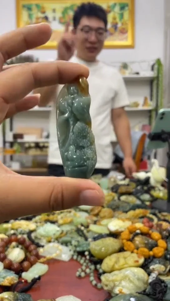 未镶嵌岫玉吊坠