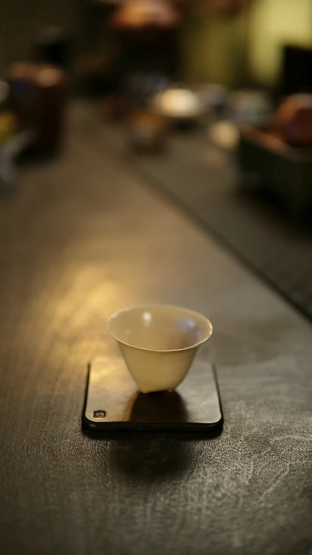 阿眠      一斋手作三足乳钉杯