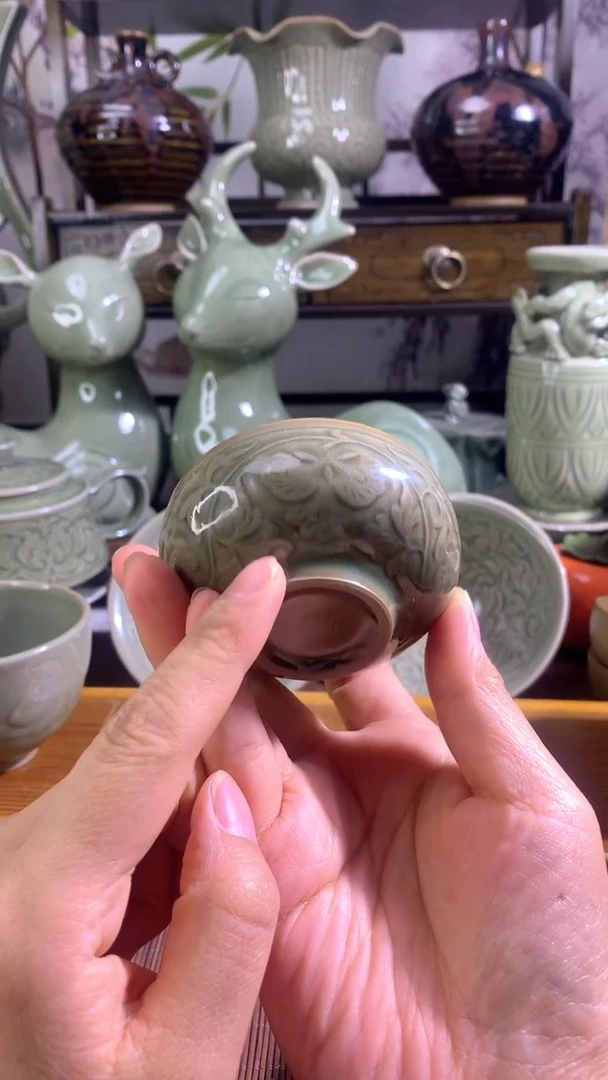 温*耀州窑二级品微瑕开片缠枝牡丹禅定杯2只