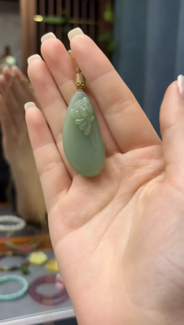 颈饰未镶嵌和田玉和田玉雕花牌吊坠HX