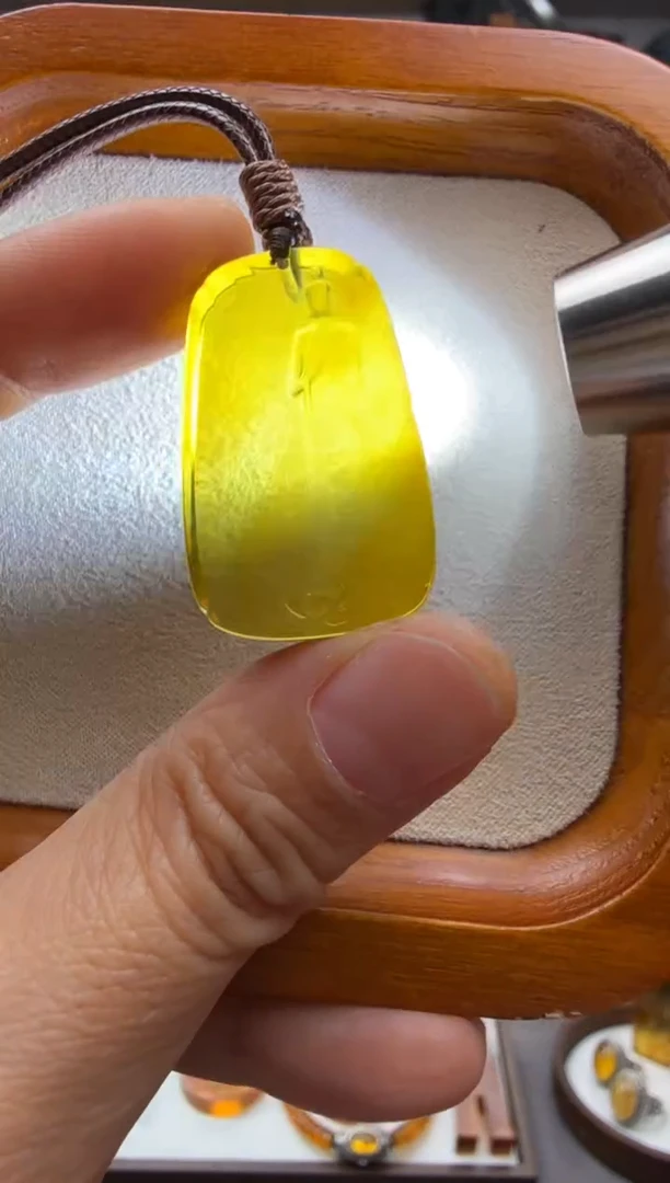 未镶嵌颈饰琥珀无相佛吊坠