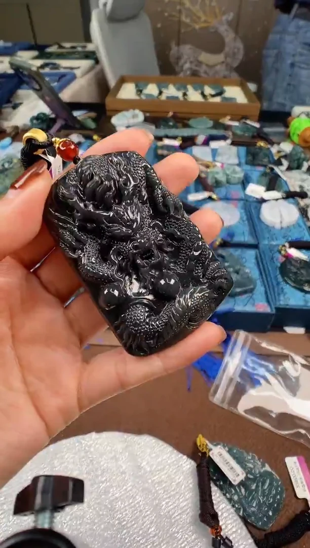 颈饰未镶嵌翡翠 多样性发其一