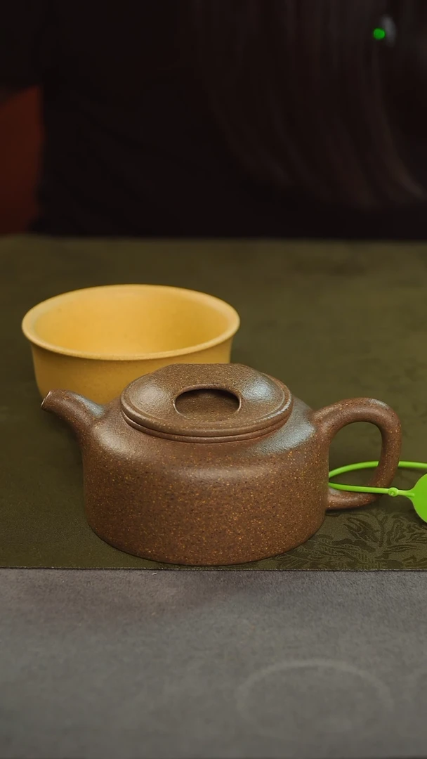 茶壶紫砂青挑花牛盖莲子