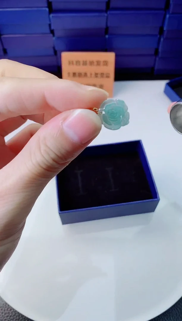 翡翠未镶嵌颈饰1