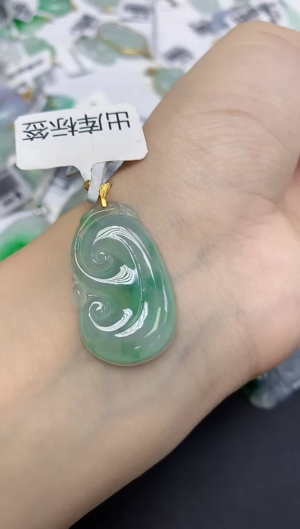 翡翠18K金镶嵌颈饰天然缅甸翡翠A货