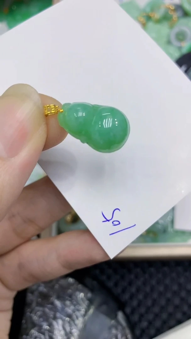 颈饰18K金镶嵌翡翠缅甸A货翡翠