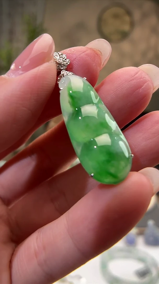 吊坠(不含链)18K金镶嵌翡翠用****4豆子