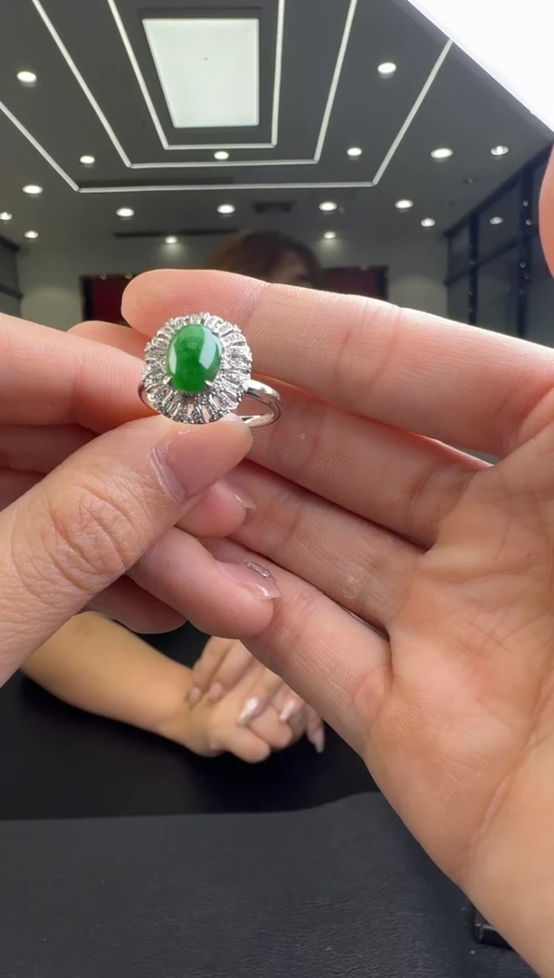 翡翠18K金镶嵌颈饰戒指