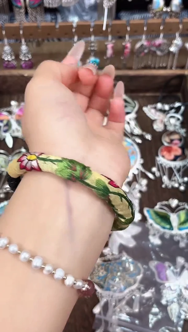 织绣民族风非遗老绣饰品498*