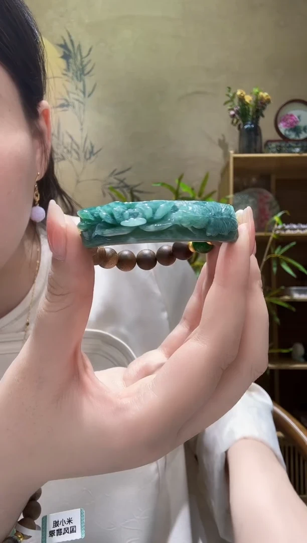 翡翠未镶嵌颈饰手牌