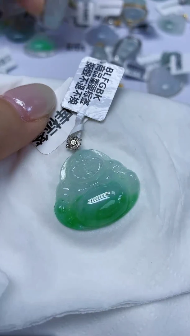 翡翠18K金镶嵌颈饰天然缅甸翡翠A货