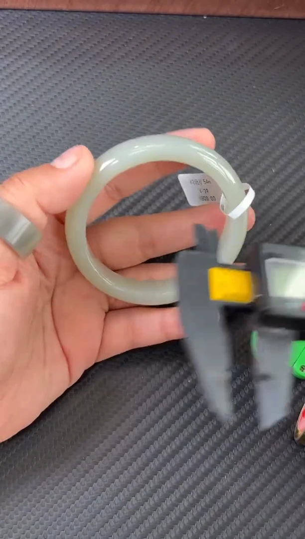 未镶嵌手镯和田玉且末微色差近矿54+