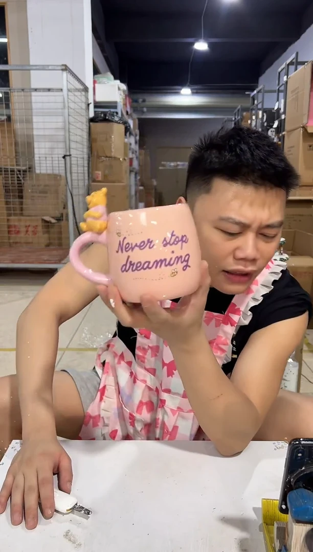 瓷片粉色维尼水杯 陶瓷