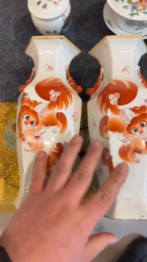 摆件瓷摆件瓷摆件狮子六方瓶