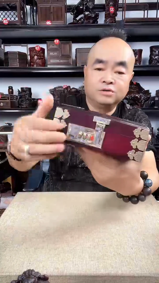 木瑕疵长方盒老李红木工艺品