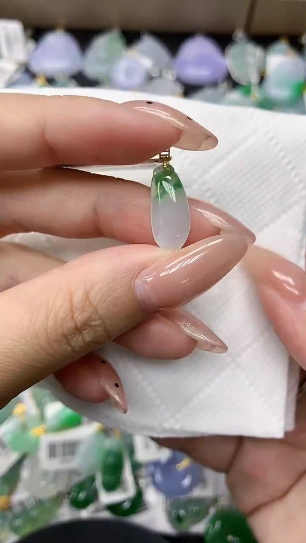 颈饰18K金镶嵌翡翠11111111111111