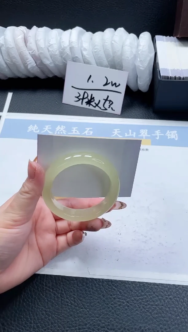 【闪购商品】石英质玉手镯未镶嵌212-54