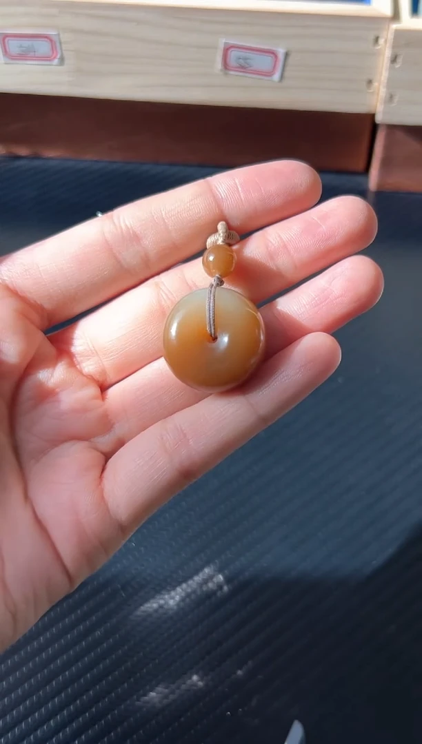 吊坠(赠链)未镶嵌和田玉若羌微色差平安扣