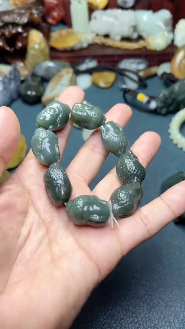 和田玉未镶嵌把件-