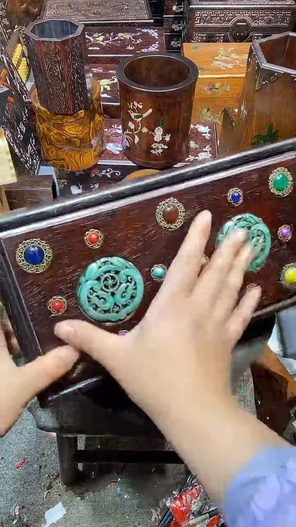 木木雕款大盒子一个