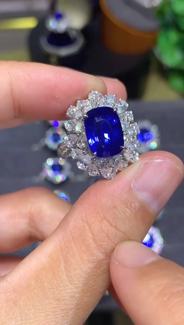戒指蓝宝石18K金镶嵌5.0CT