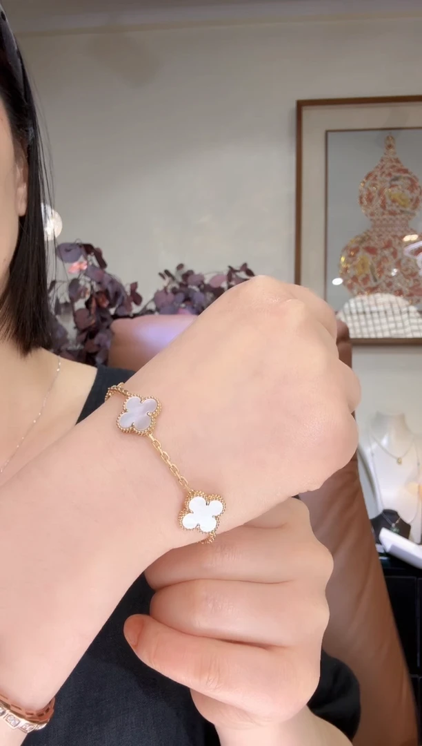 18K金镶嵌贝壳（贝母）手链手链