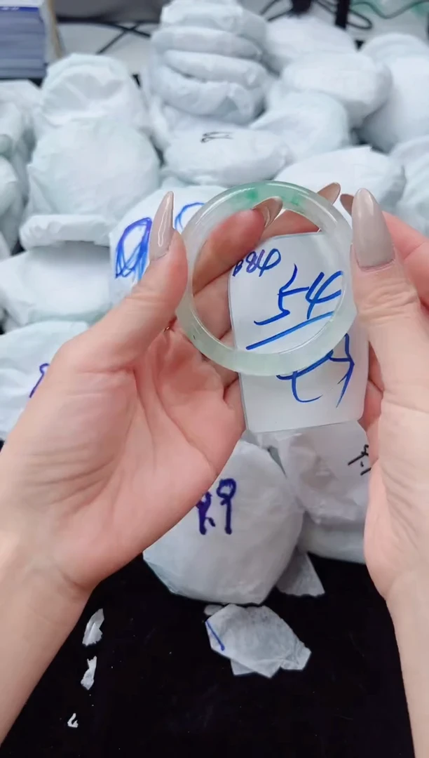 未镶嵌手镯石英质玉54圈口编号：B84