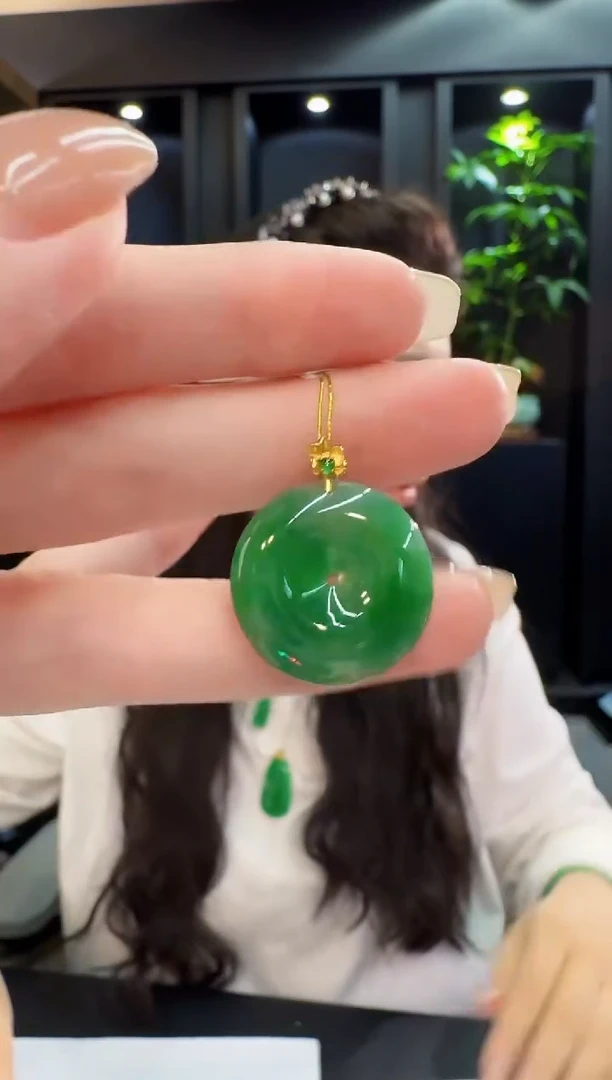 颈饰18K金镶嵌翡翠 缅料A货/支持复检/一件