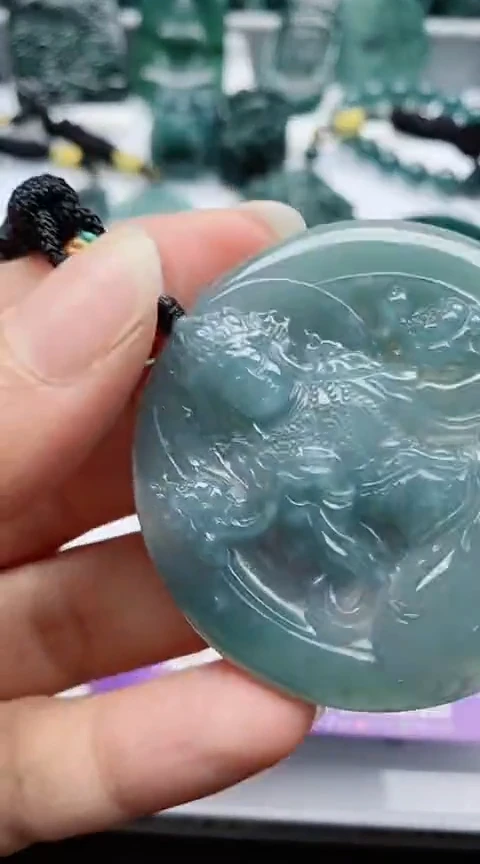 翡翠未镶嵌颈饰
