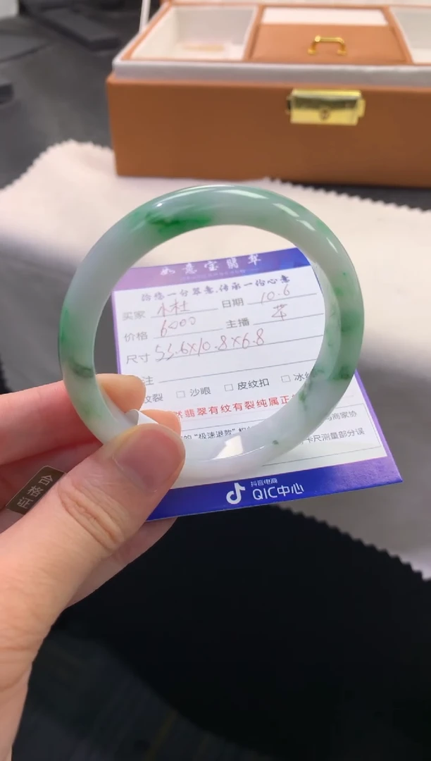 未镶嵌手镯翡翠小***嘟退货需手镯吊牌标签完好
