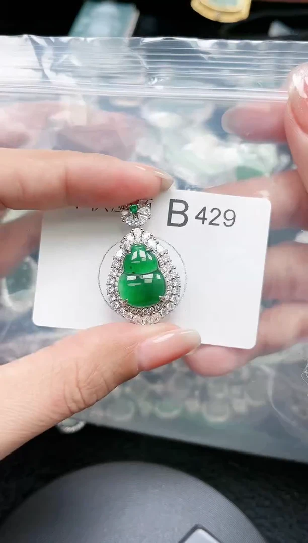 【闪购商品】翡翠颈饰未镶嵌赠皮绳429