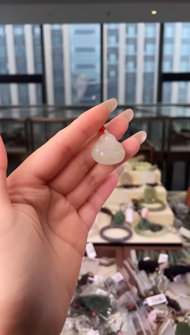 颈饰未镶嵌和田玉抱抱佛 多样性发其一