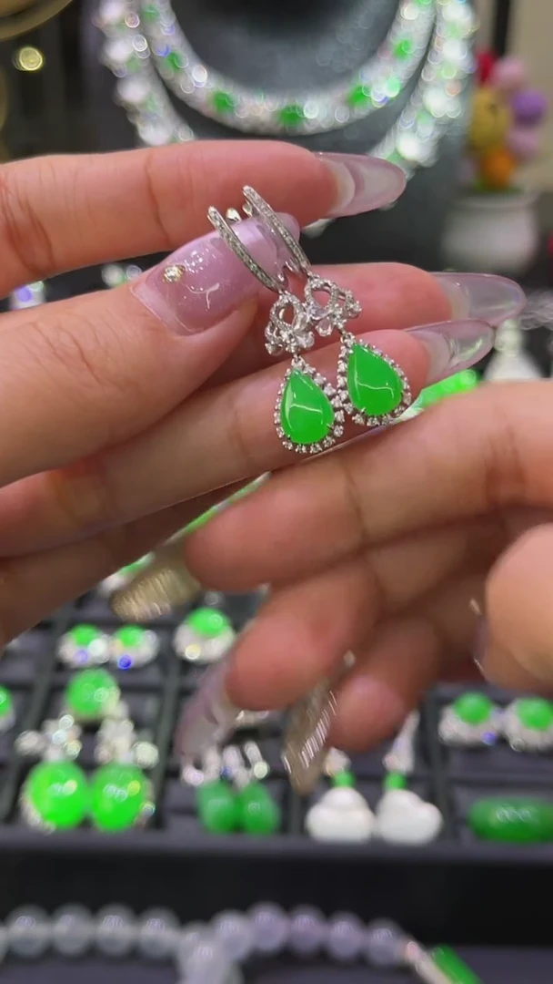 18K金镶嵌翡翠耳饰耳坠