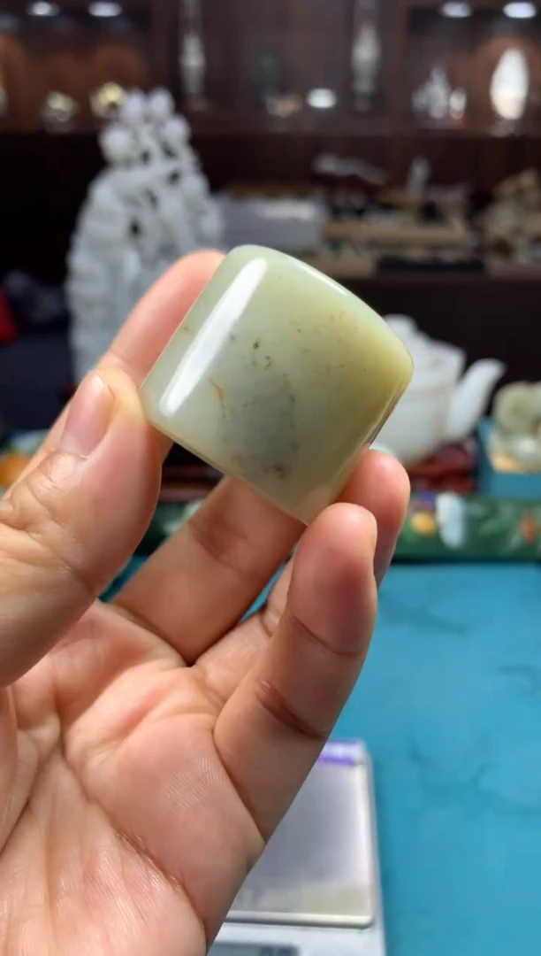 和田玉未镶嵌颈饰1