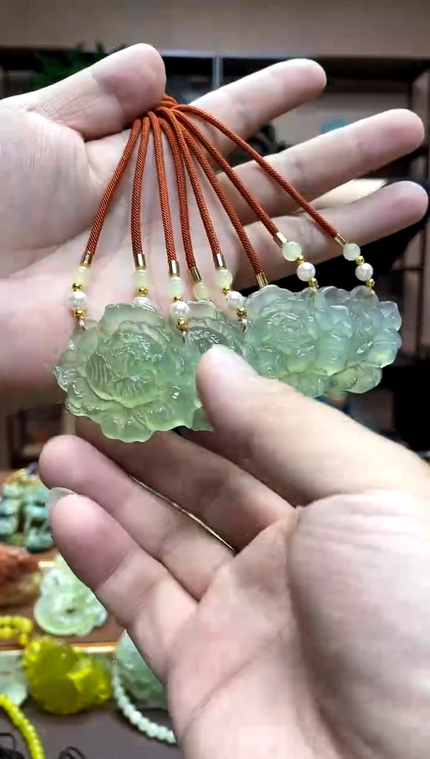 未镶嵌岫玉吊坠多样性发货发其中之一