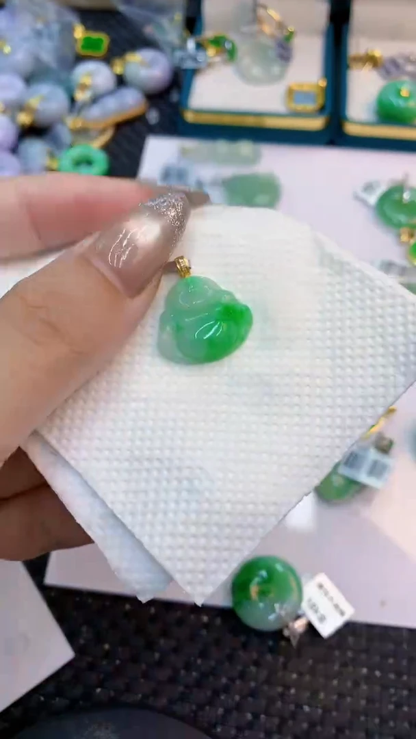 颈饰18K金镶嵌翡翠1