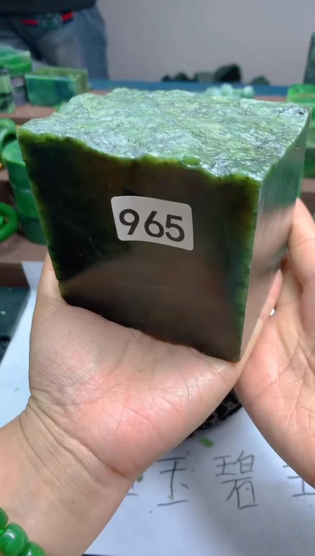 和田玉（碧玉）未镶嵌珠宝半成品1