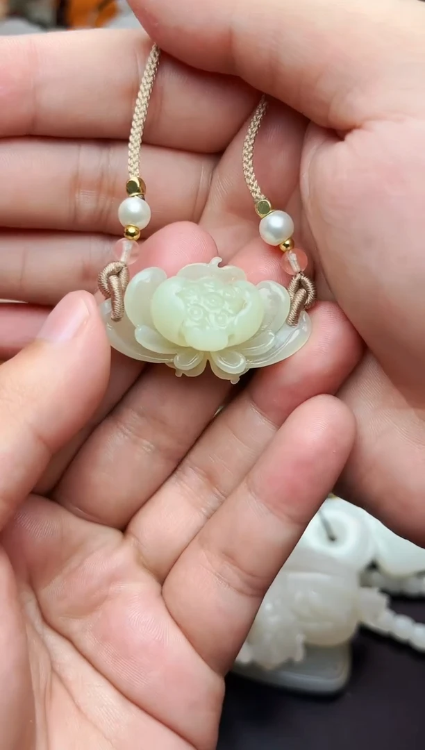 【闪购商品】和田玉颈饰未镶嵌莲花01