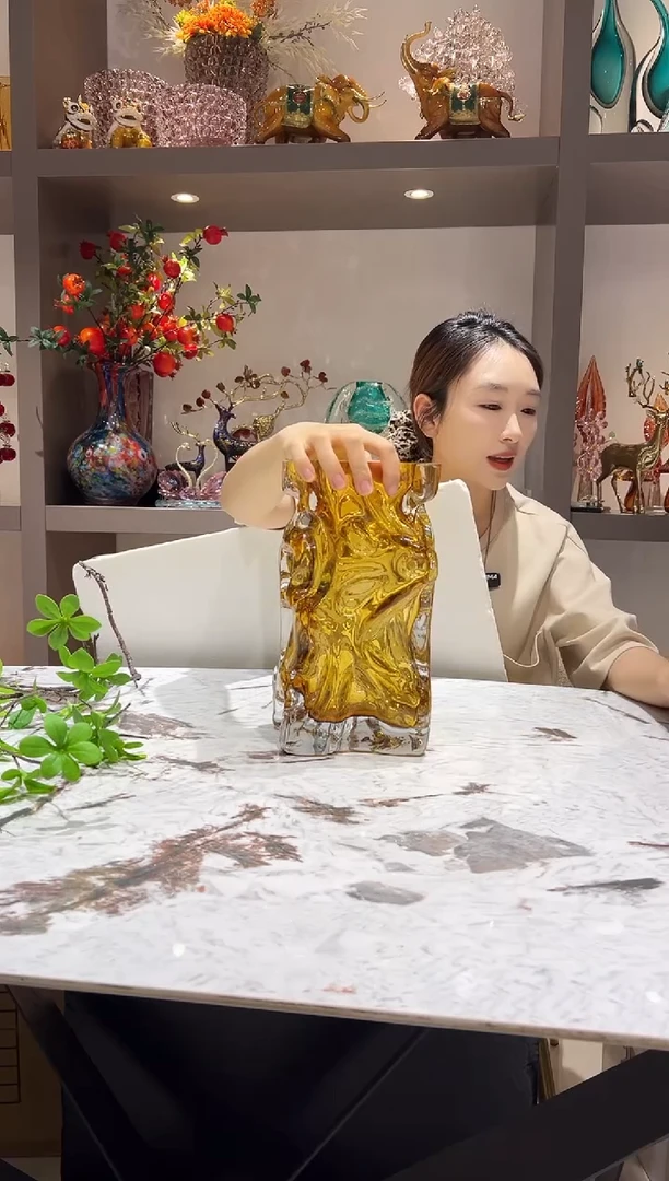 设计师款琥珀色花瓶