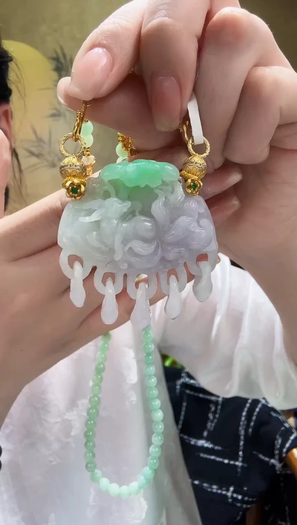 颈饰未镶嵌翡翠吊坠