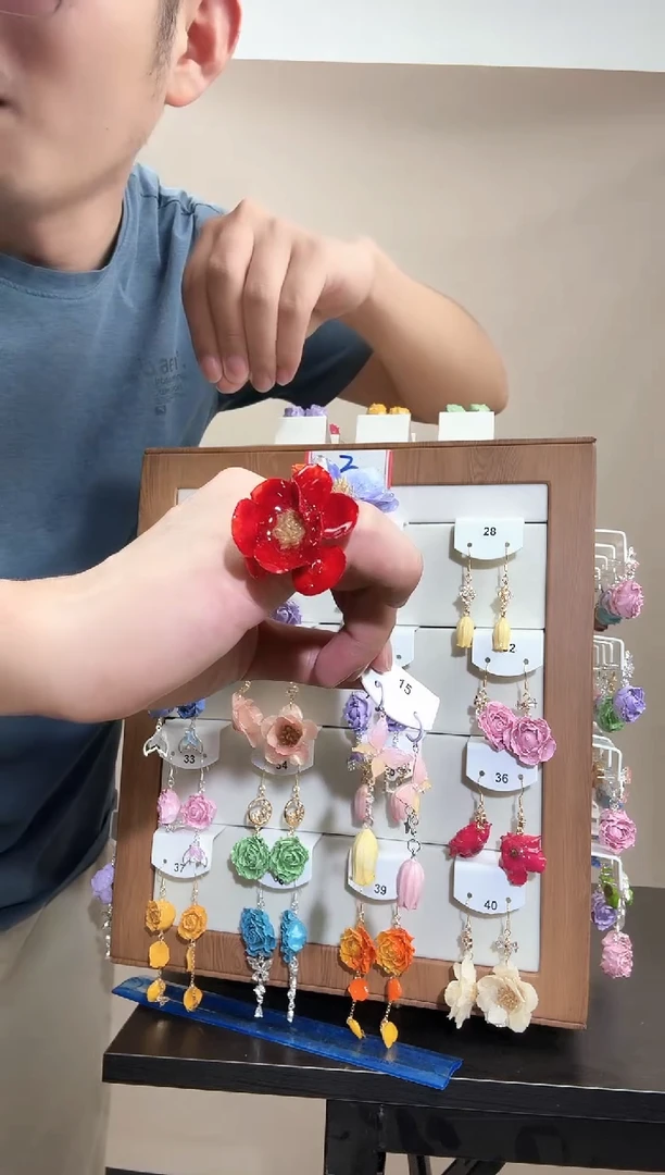 铁合金合金锆石红色银铃花戒指