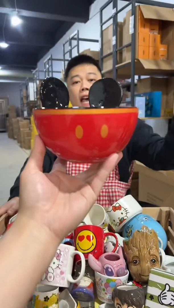 【闪购商品】杯红色米奇沙拉碗冰裂不能吃