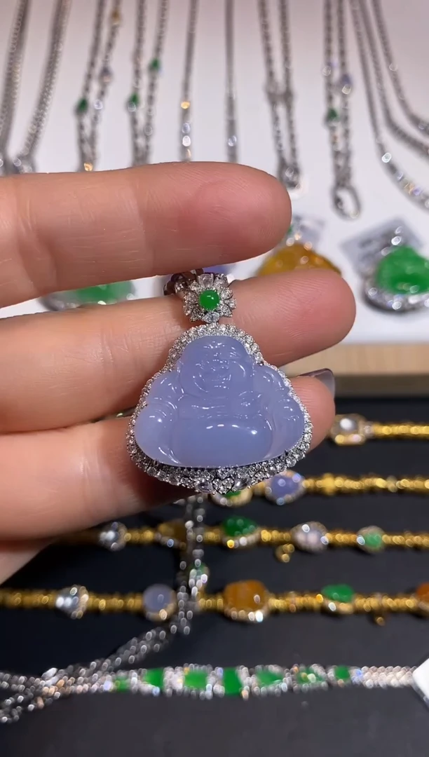 颈饰18K金镶嵌翡翠吊坠