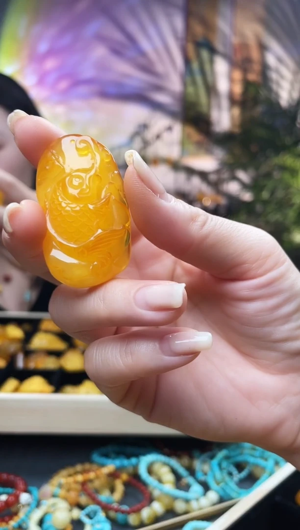未镶嵌颈饰蜜蜡吊坠