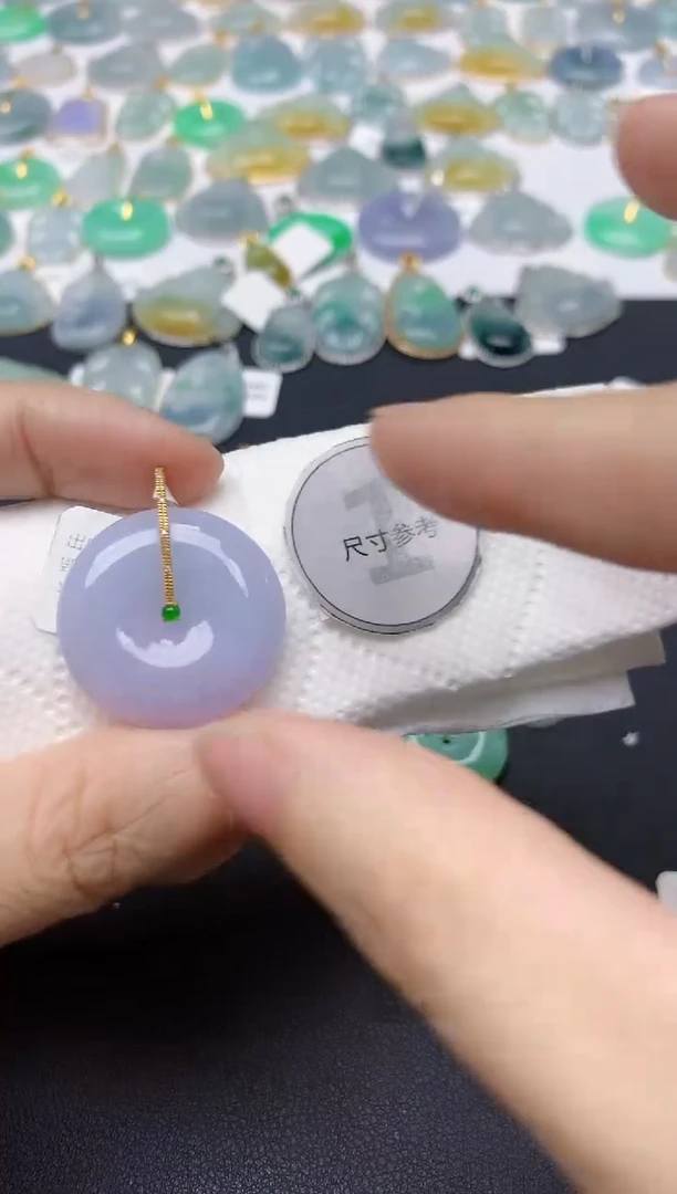 翡翠18K金镶嵌颈饰天然缅甸A货翡翠