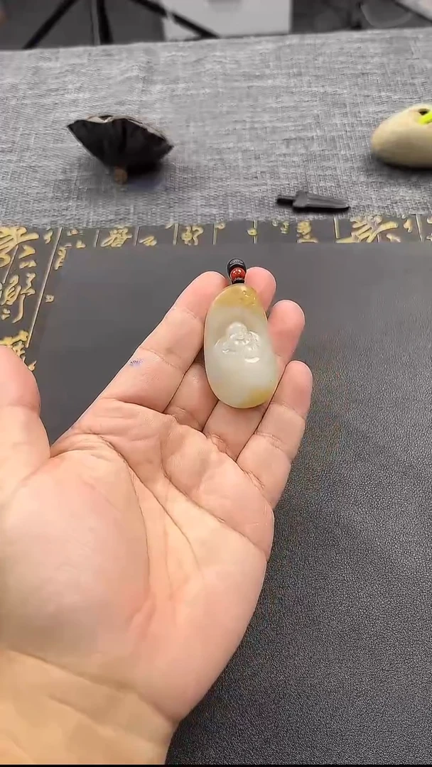 颈饰未镶嵌和田玉俏玉笑弥